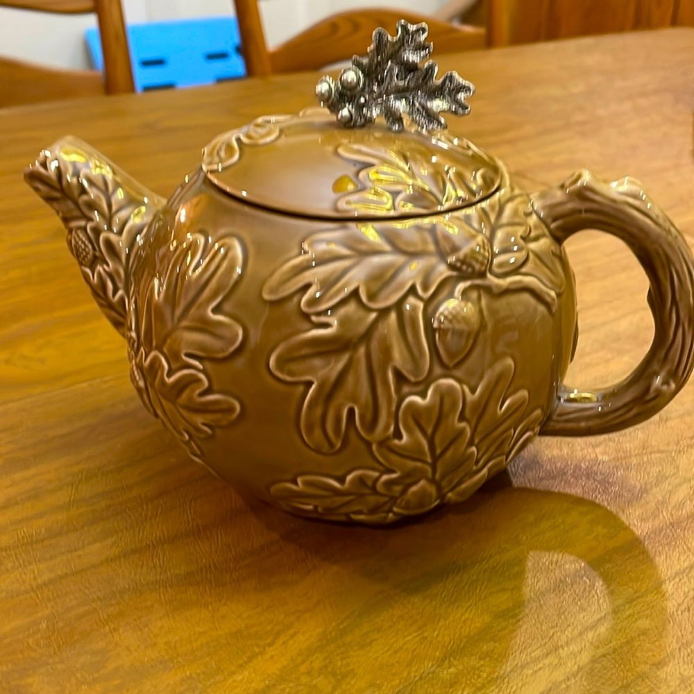 Teapot oak leaf